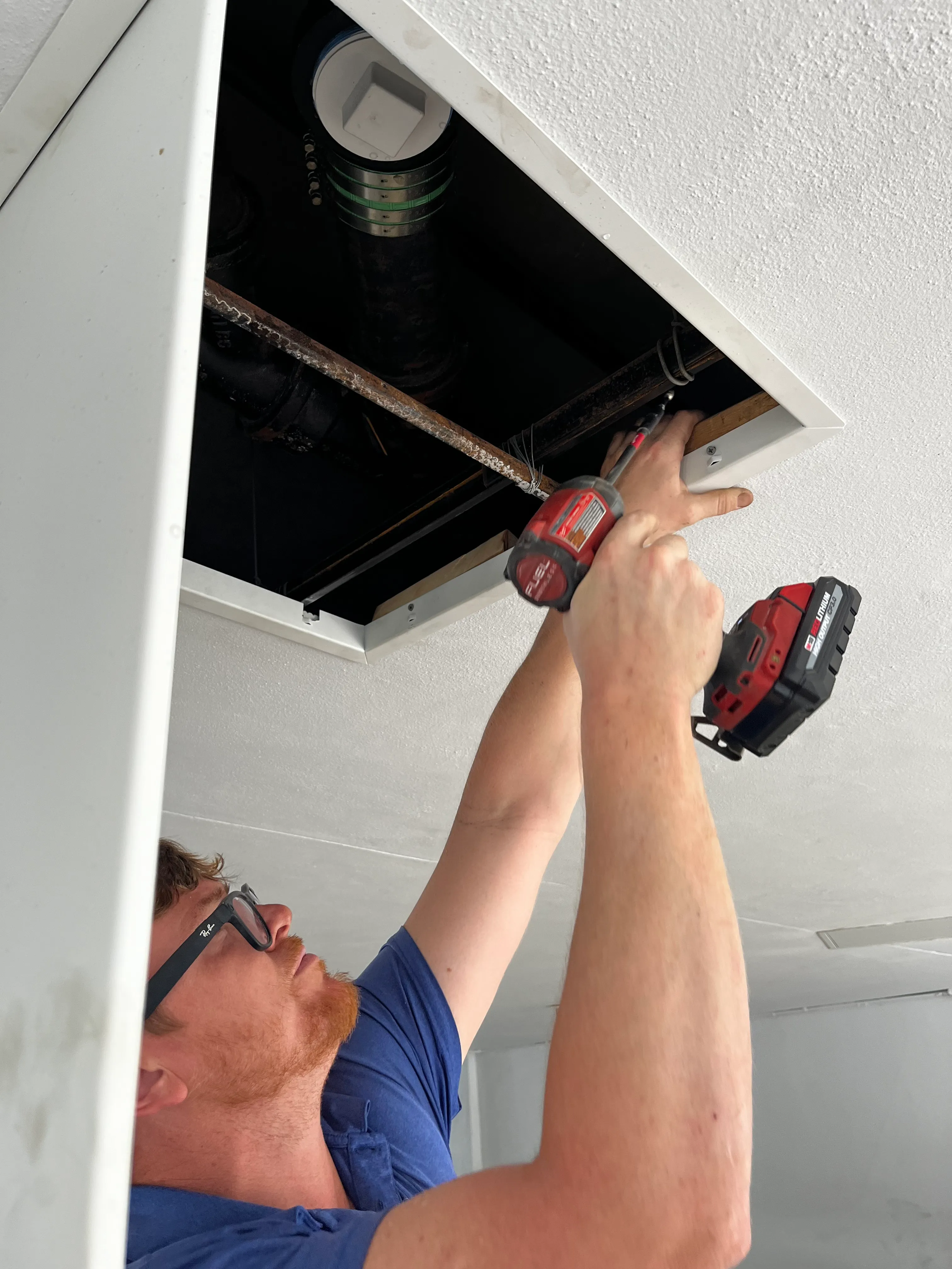 Emergency plumber responding to a weekend plumbing call in West Palm Beach