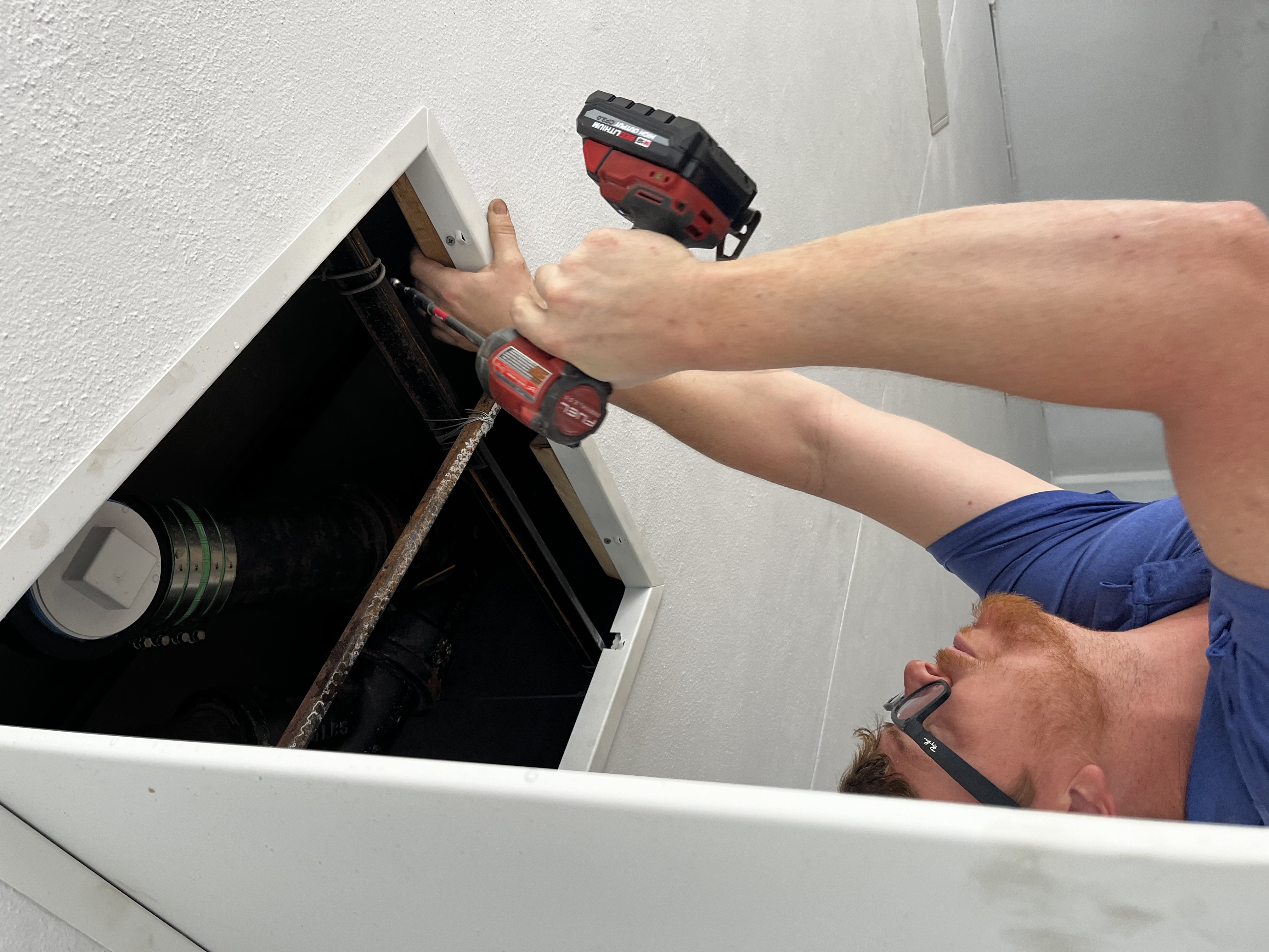 Emergency plumber responding to a weekend plumbing call in West Palm Beach